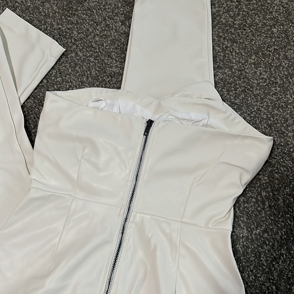 ❗️FINAL❗️ 🆕 KENDALL + KYLIE Front Bow Tie Sleeveless Jumpsuit🔴🔴 - Picture 5 of 8